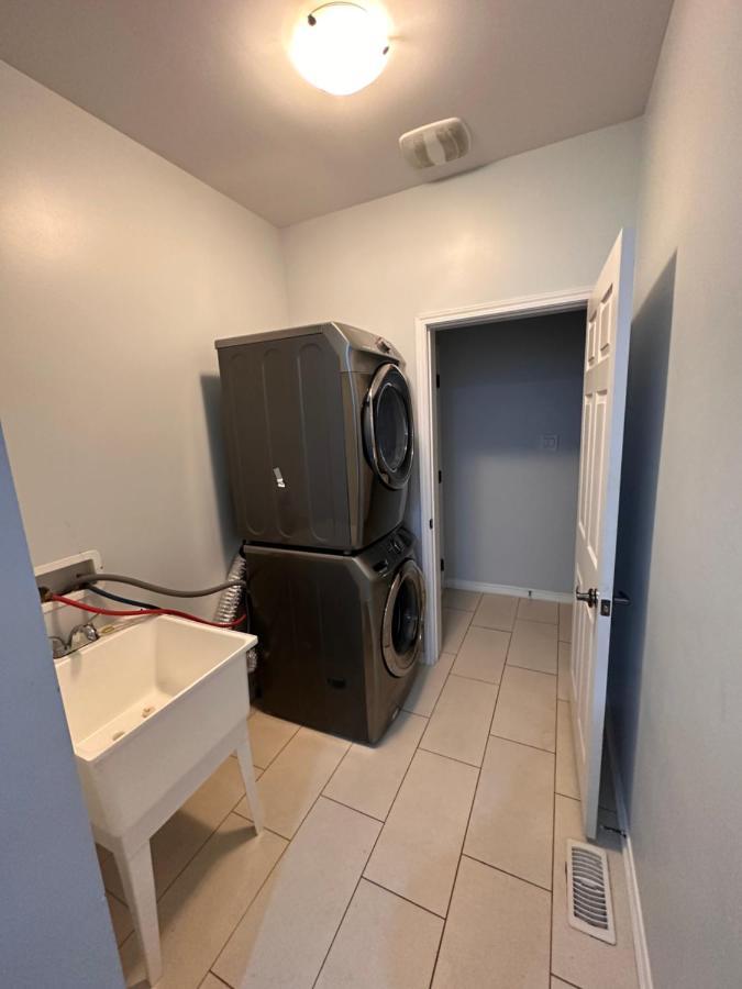 Cmoney Beautiful Home 2 Brampton Luaran gambar