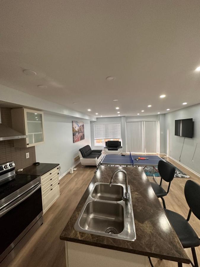 Cmoney Beautiful Home 2 Brampton Luaran gambar